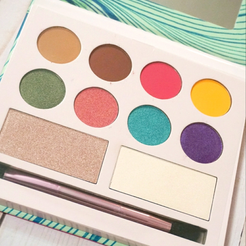 Moods Makeup Palette by Laura Sanchez Beauty